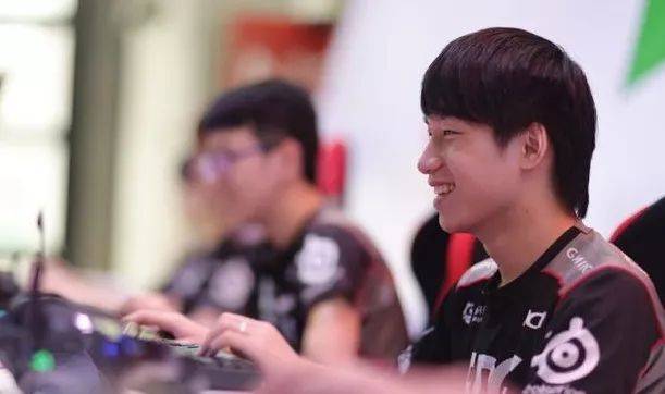 而是由情感 而是由情感